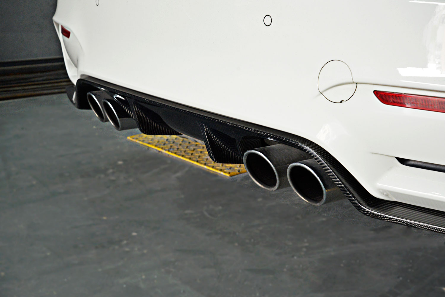 BMW M3, M4 (F80 Sedan F82 Coupé, F83 Cabrio) 3D Style Rear Diffuser Carbon Fiber