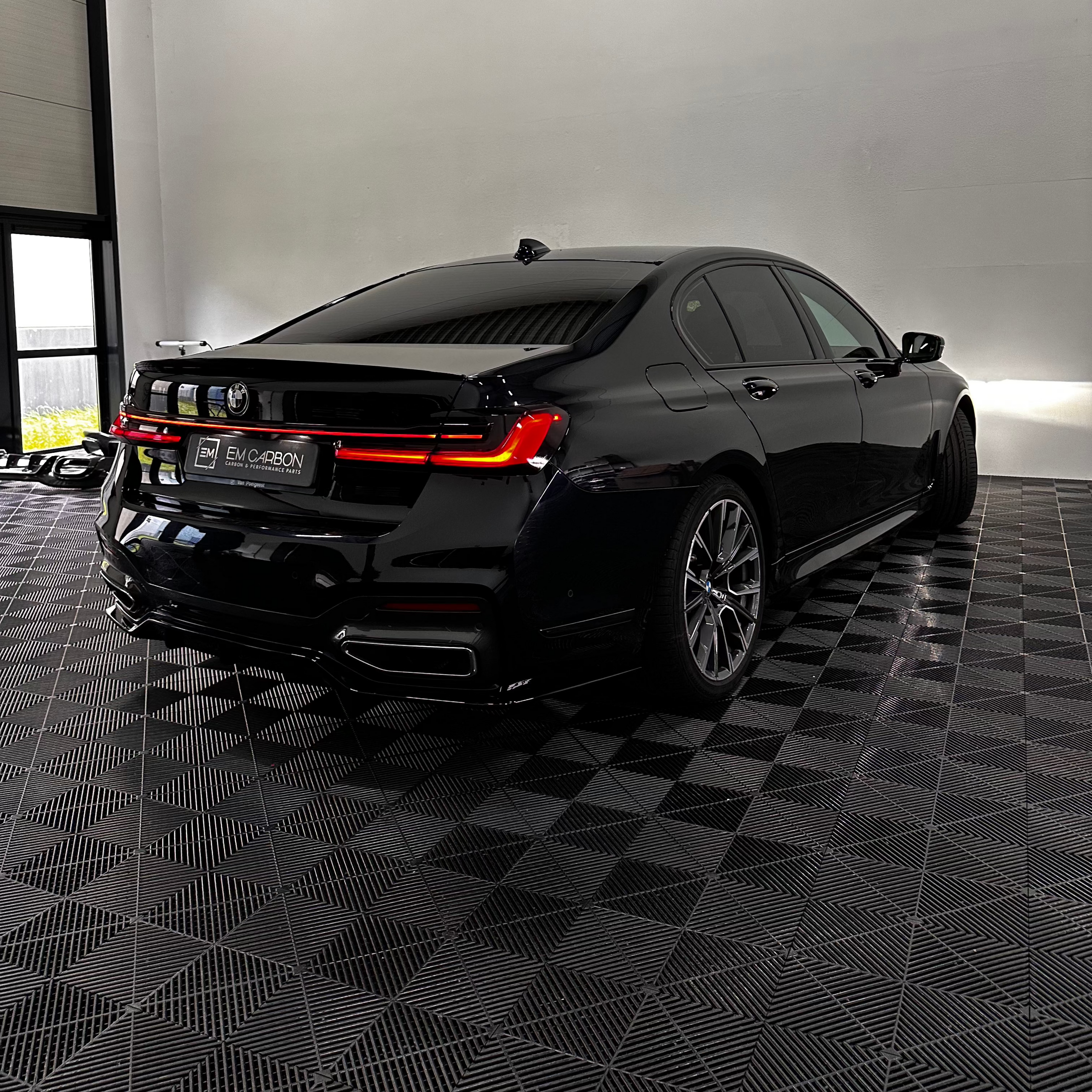 BMW 7 Series G11, G12 Pre-LCI - LCI EMON  Diffuser Gloss Black